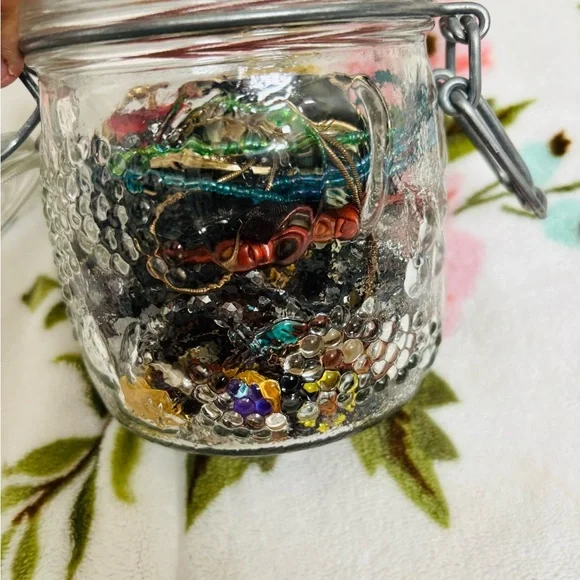 Jewelry bundle-necklace, earrings all wearable. - Picture 4 of 5